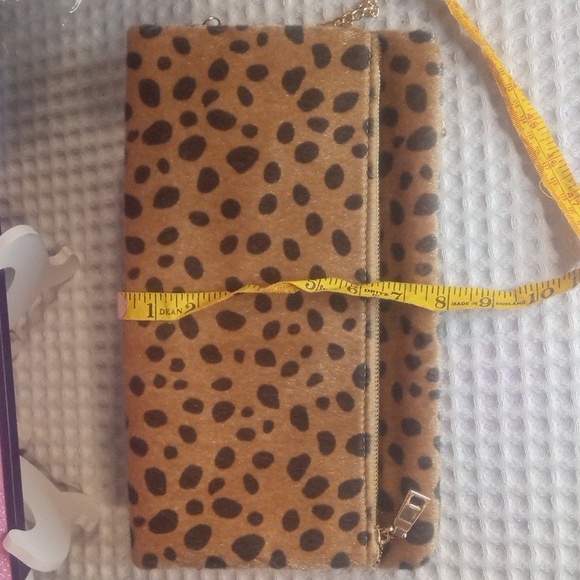 Animal print clutch | removable cross body chain | textured | NWOT - Picture 6 of 6